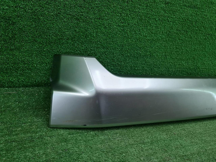 Накладка переднего бампера Toyota Hiace H200 10-19