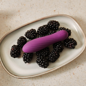 Вы говорите : «А нам бы что-то такое… маленькое для начала» Мы слышим: «Хочу попробовать вибратор, но без шума, намеков и смущения».