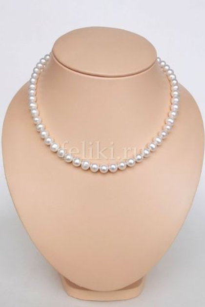 бусы из белого жемчуга с оригинальным замком