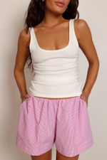 Майка с глубоким вырезом