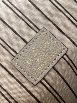 Louis Vuitton Pochette Metis
