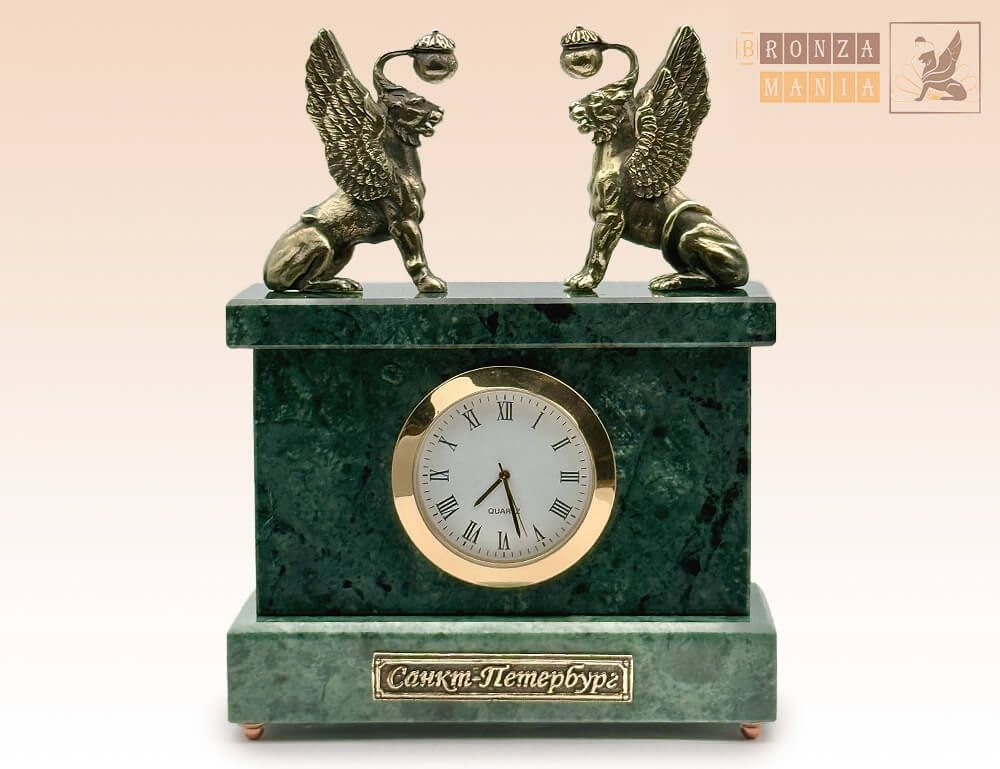 часы Грифоны - Банковский мост