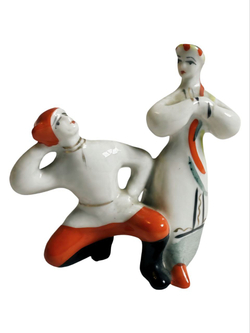 Статуэтка (миниатюра) "Танец с красноармейцем (Гопачок)"