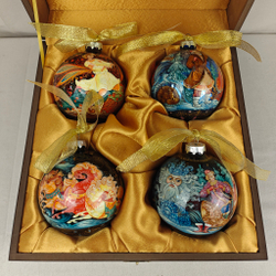 Сувенирный набор из 4-х новогодних шаров "Сказки" с ручной росписью