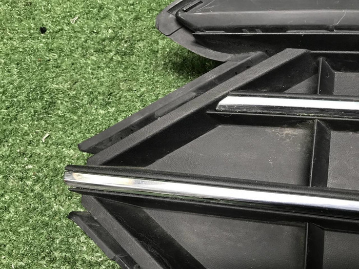 Решетка переднего бампера VW Touareg 3 (18-23)