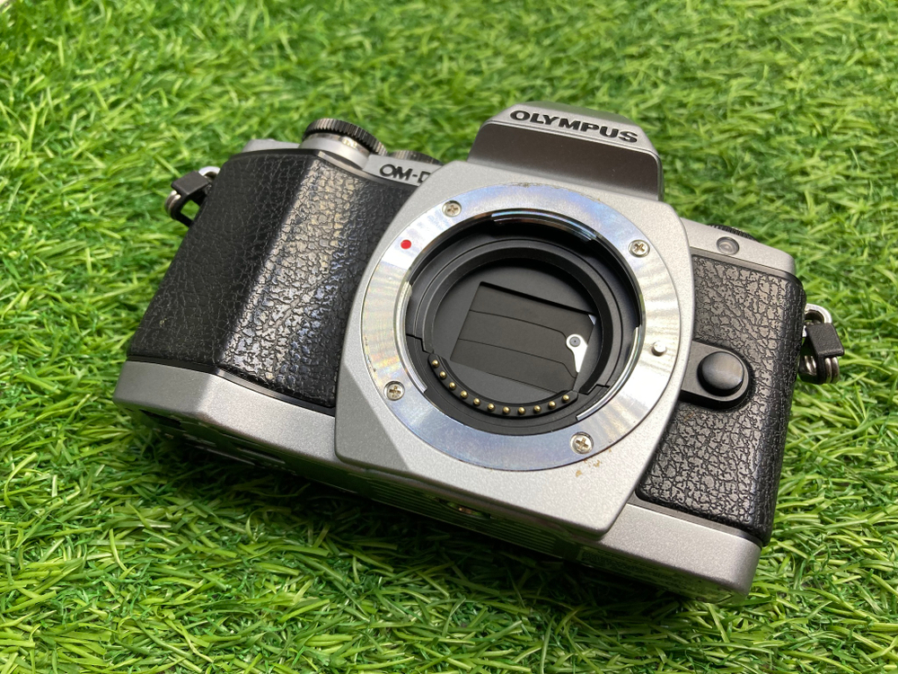 Olympus OM-D E-M10 ( Не рабочий )