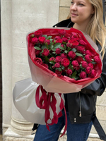 Красные кустовые розы