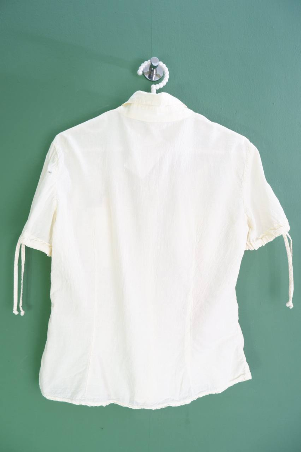 Блузка Savage с вышивкой у кармашка, маркировка 46, визуально на 46 размер