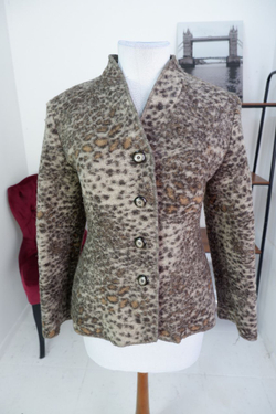 Жакет шерстяной хищной расцветки 46 размер