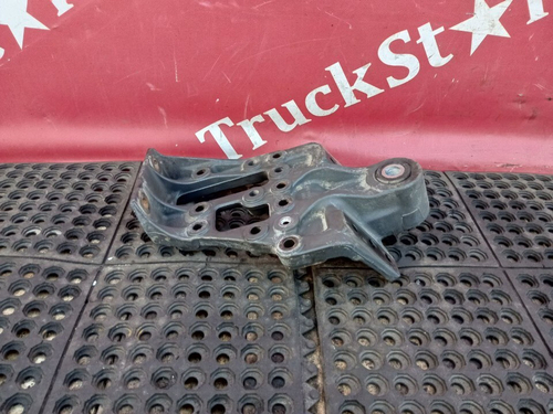 Кронштейн рессоры передней правый 2020г