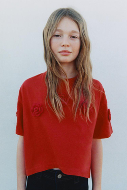 ZARA ФУТБОЛКА С ЦВЕТАМИ ИЗ КРУЖЕВА КРОШЕ, КРАСНЫЙ