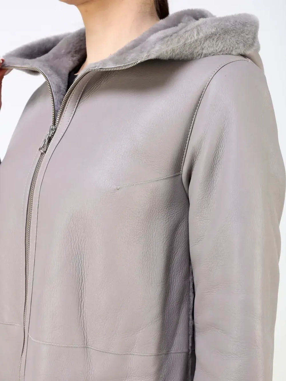 Дубленка зимняя натуральная с капюшоном