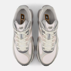 Кроссовки женские NEW BALANCE 2000