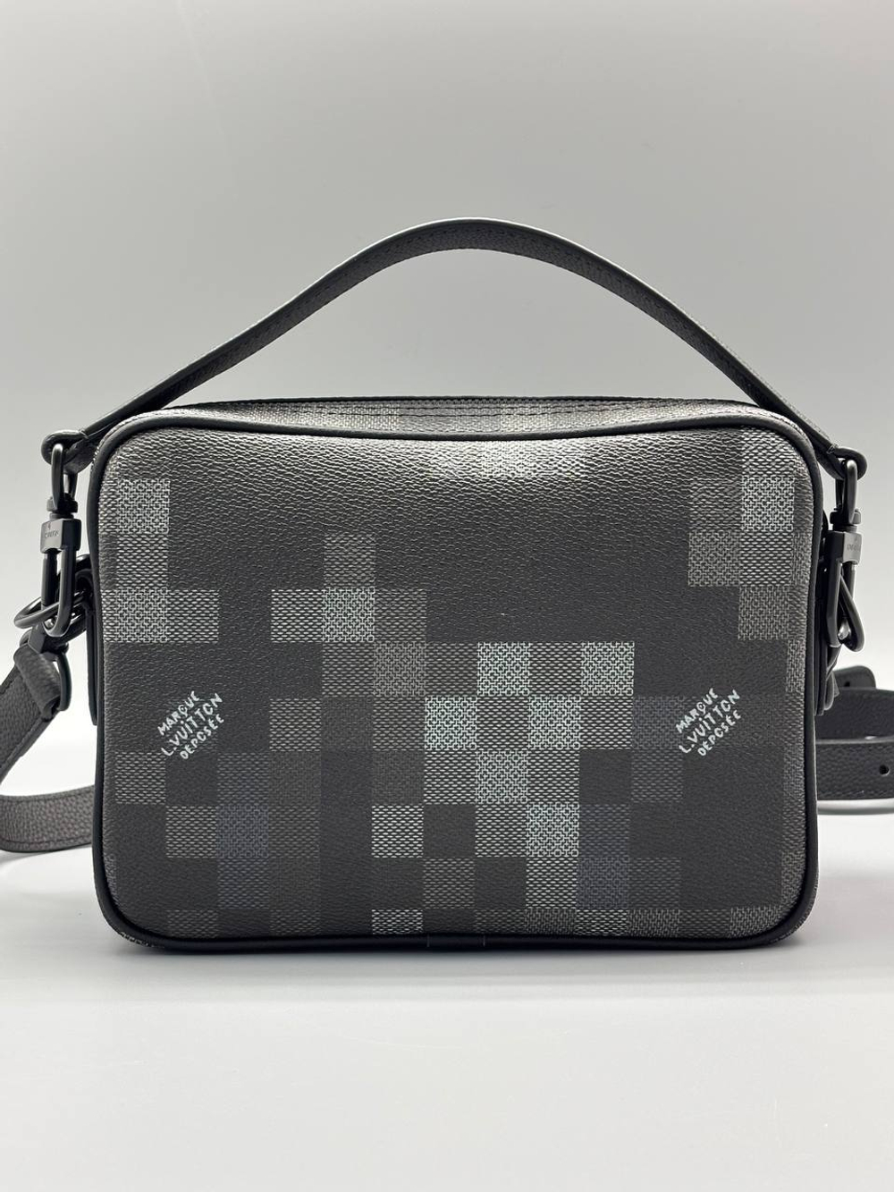 Сумка-мессенджер Louis Vuitton