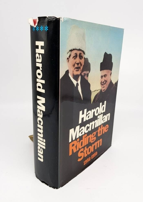 "Riding the Storm 1956 - 1959 (Оседлав шторм 1956 - 1959)". Macmillan  Harold (Максимилиан Гарольд). 1971г.