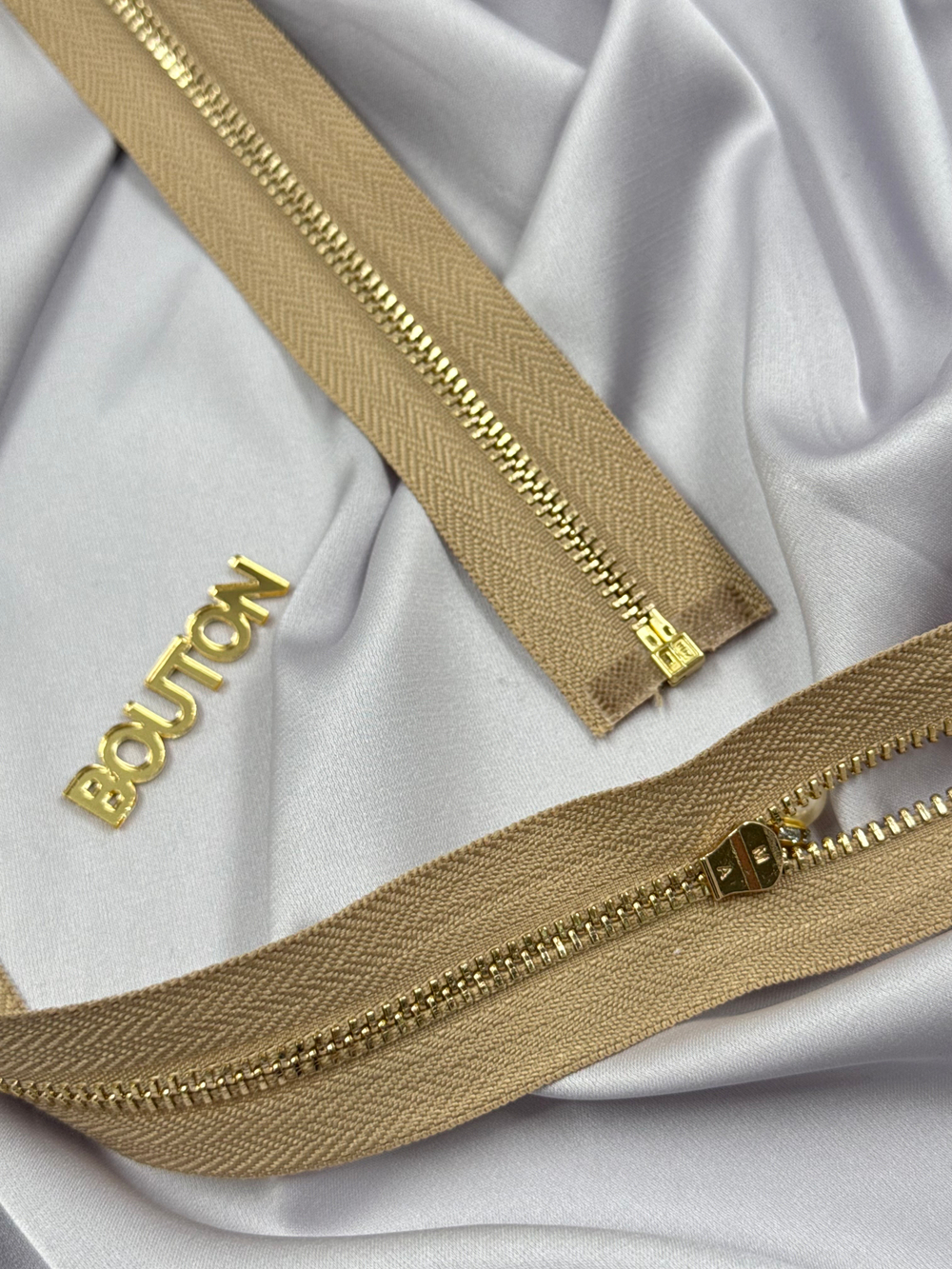 Молния темно-бежевая (песочная) золото жемчуг