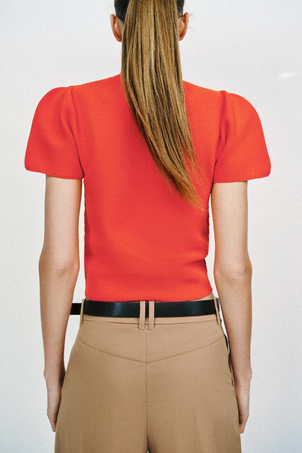 ZARA ТРИКОТАЖНЫЙ ТОП С ОБЪЕМНЫМИ РУКАВАМИ, КОРАЛЛОВО-КРАСНЫЙ