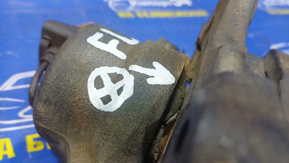 Суппорт тормозной передний левый MITSUBISHI DELICA 1998