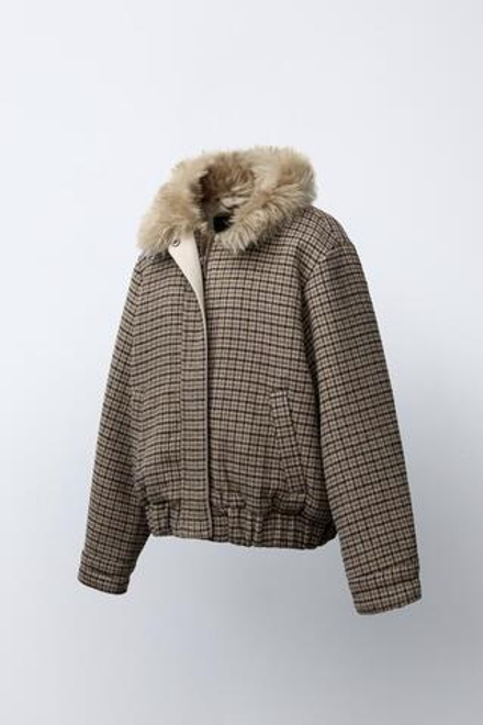 ZARA БОМБЕР В КЛЕТКУ С ВОРОТНИКОМ ИЗ ИСКУССТВЕННОГО МЕХА, СВЕТЛО-БЕЖЕВЫЙ