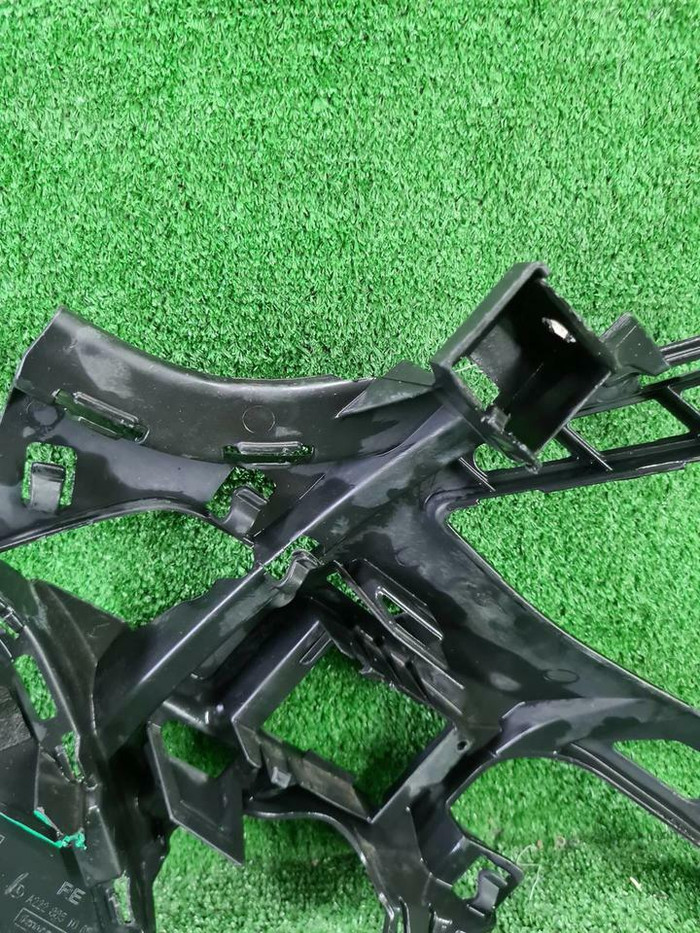 Кронштейн бампера правый Mercedes S W222 (13-17)