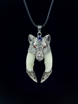 Защитный магический кулон амулет с настоящими Клыками Волка