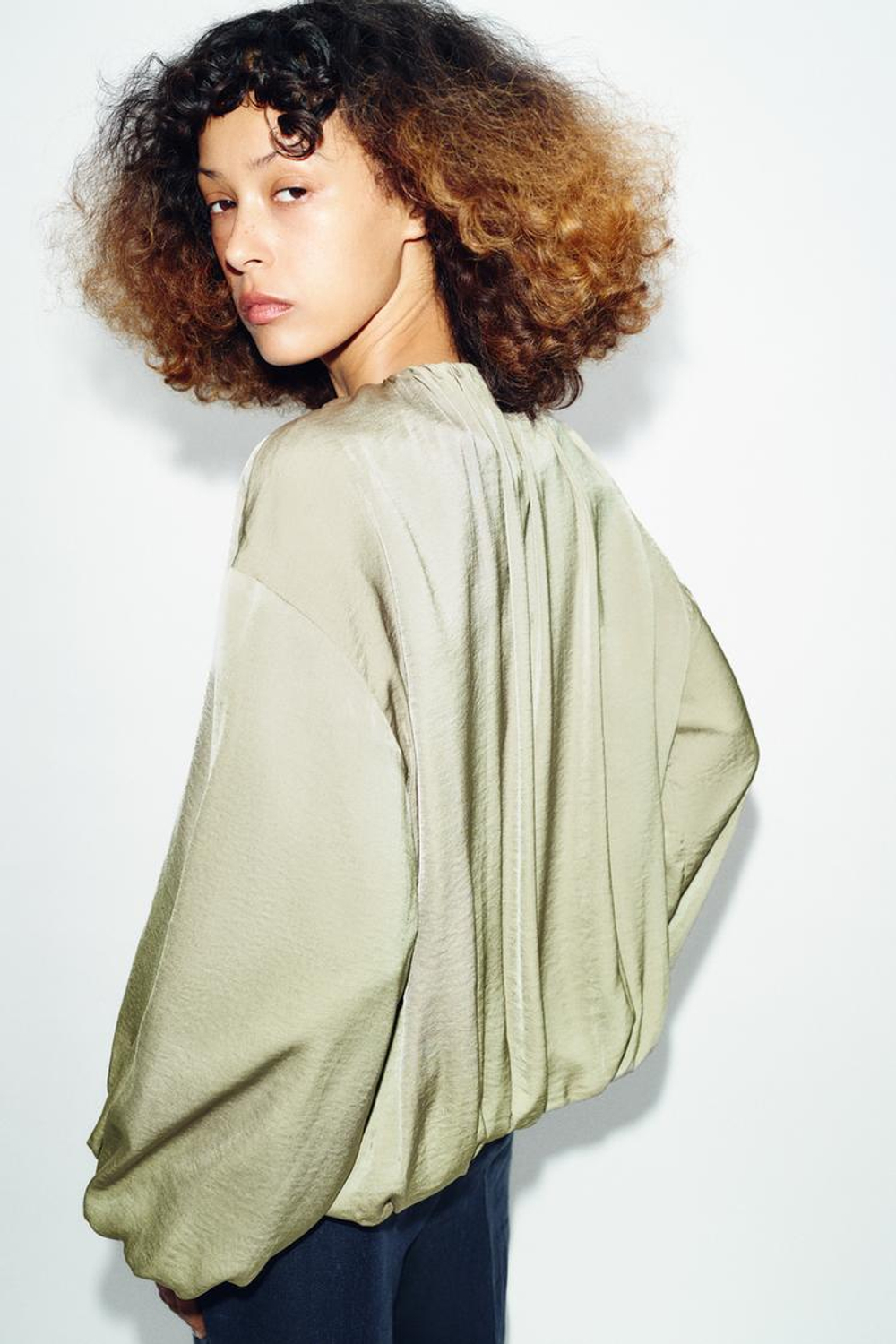 ZARA СВОБОДНЫЙ БОМБЕР-БАЛЛОН, СВЕТЛЫЙ ХАКИ