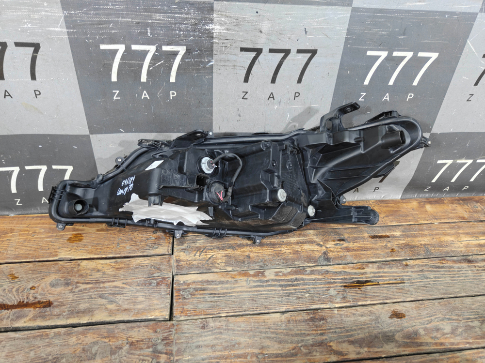 Фара правая LED Toyota Camry (XV70) 17-21 Б/У Оригинал 8111033D71