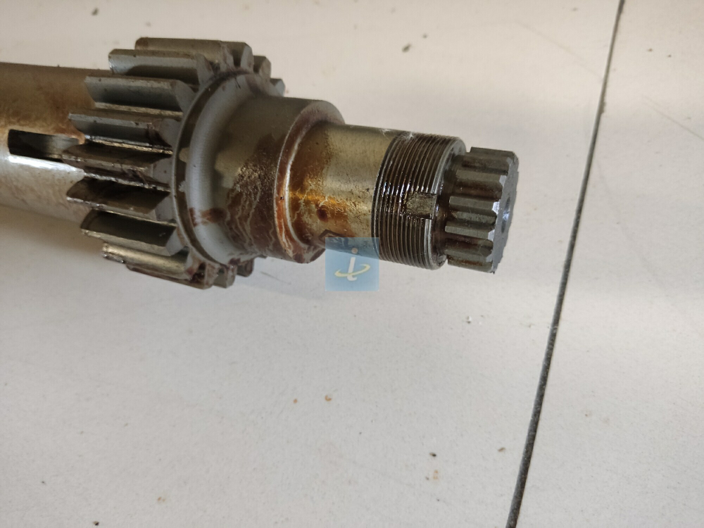 Вал промежуточный с отбором мощности (20 зуб) 238М-1701048