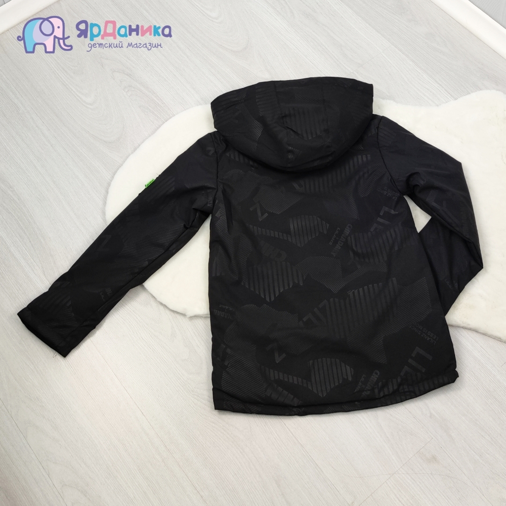 Демисезонная  куртка  SHENG YUAN чёрная с салатовой пуговицей на плече