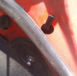 Амортизатор (упор) капота на Mazda 3 08-01/1(с 2003 по 2009 г.в.)Autoinnovation