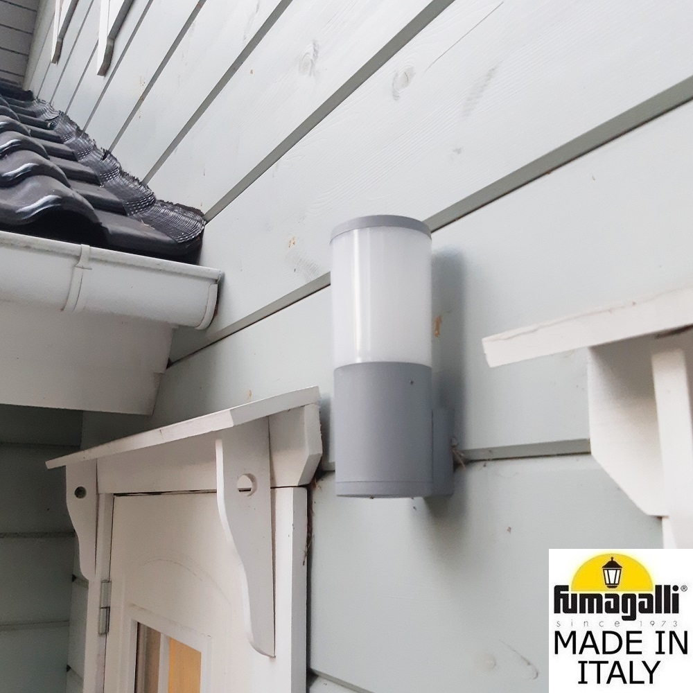 Уличный настенный светильник Fumagalli AMELIA DR2.570.000.LYF1R