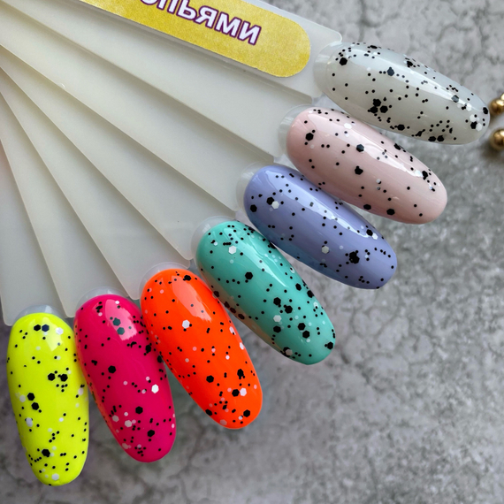 Универсальный топ Crazy Lak с хлопьями ( микс чёрных и белых) без лс 10мл