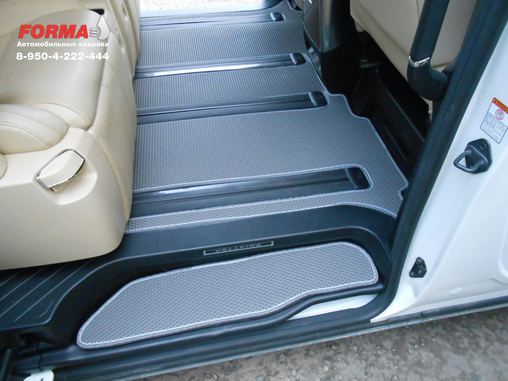Toyota Vellfire H30 (01.2015 - н.в.) HYBRID, комплектация с капитанскими креслами