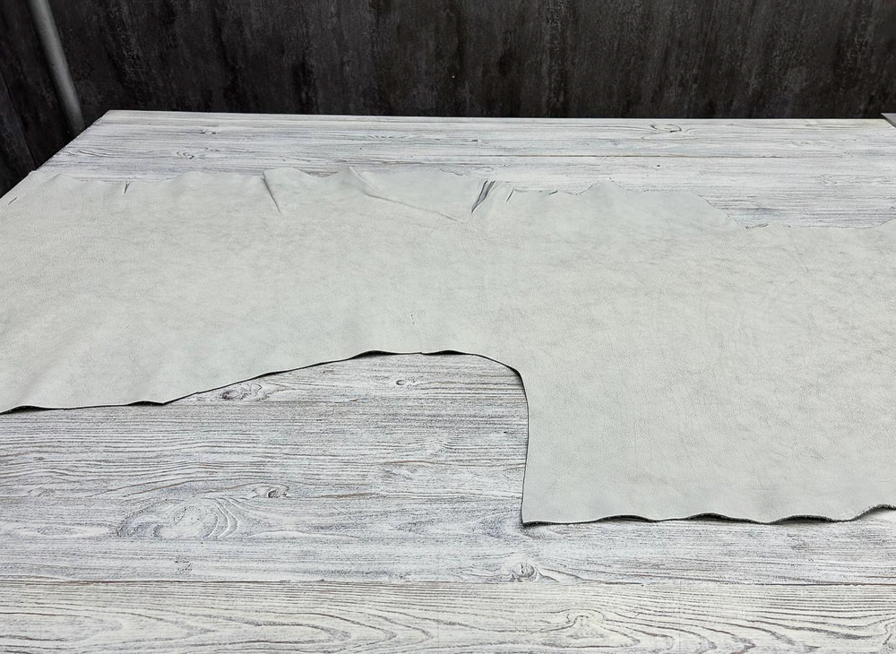 Лот Albagia Grey White (1,8-2,0 мм), цв. Белый, натуральная кожа