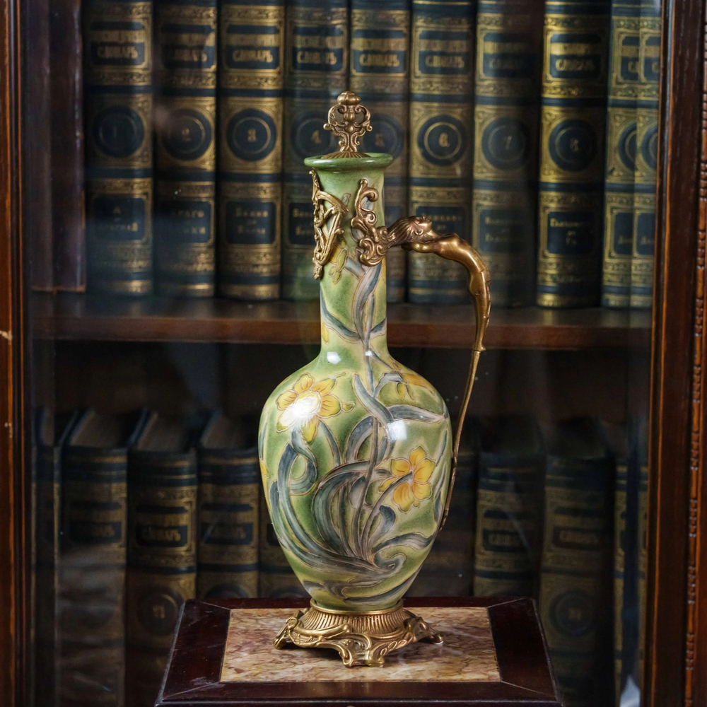 Кувшин в стиле Ар Нуво