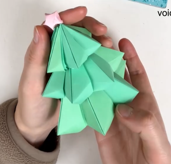 Делаем объемную елочку на стол Делаем объемную елочку на стол