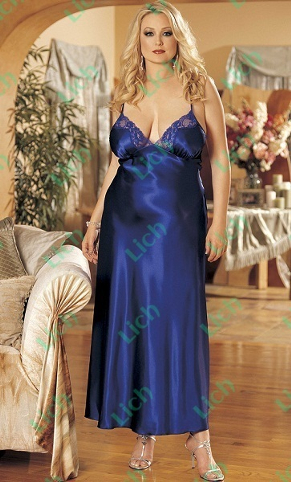 Сорочка атласная с кружевной отделкой