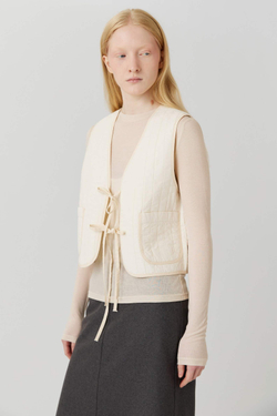 Жилет на двух завязках из молочного хлопка
