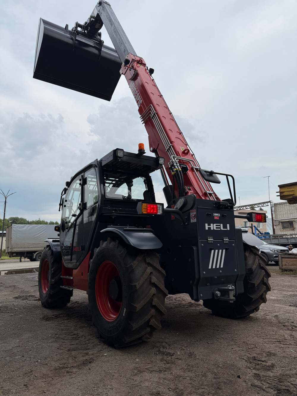 Телескопический погрузчик HELI