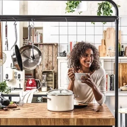 KitchenAid Эмалированная кастрюля 18 см 2 л с крышкой Миндальные сливки