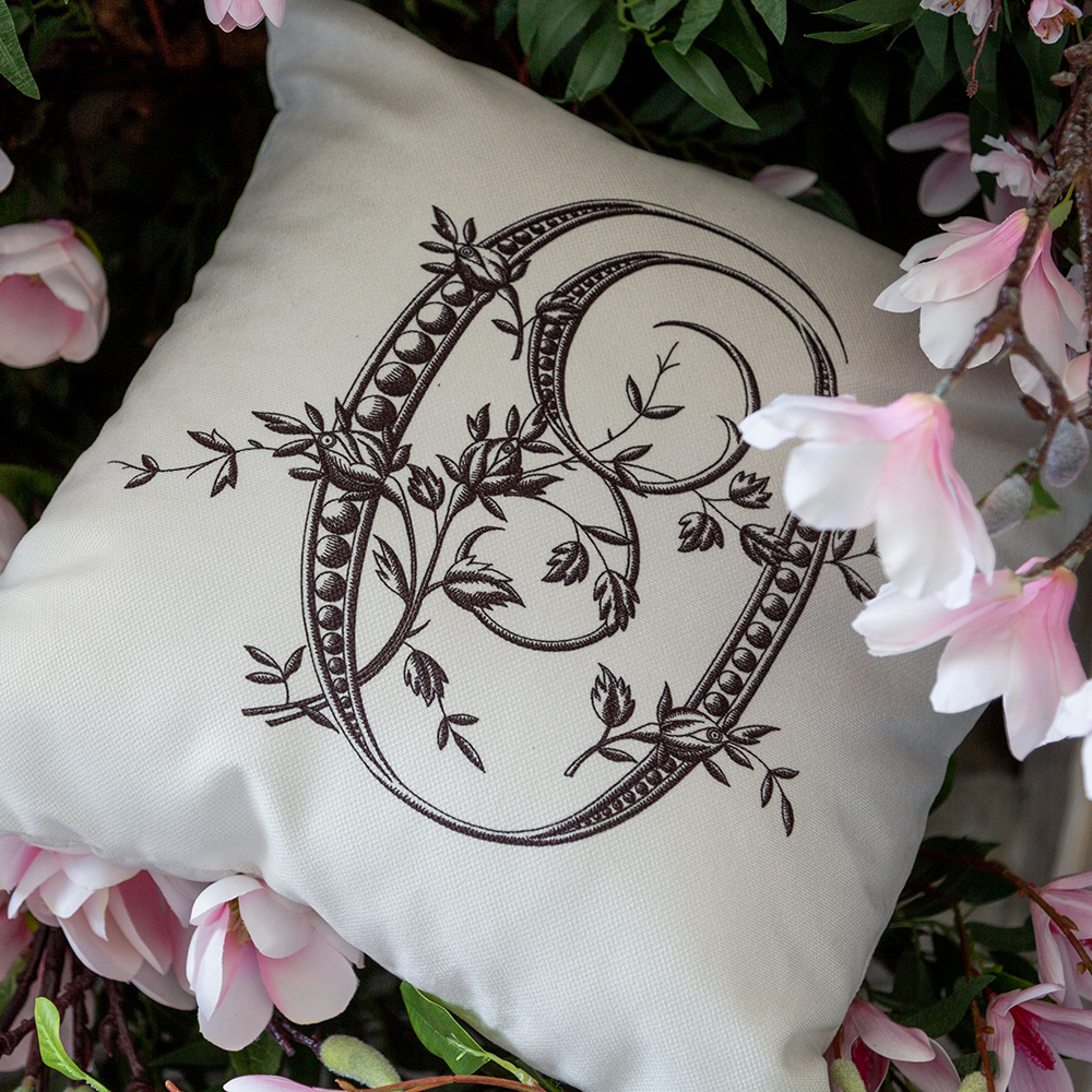Арт-подушка Объект мечты Монограмма буквы O