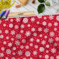 Ткань мембрана рождественские снежинки на красном фоне