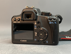 Canon 1000D kit 18-55mm 3.5-5.6 IS 2.500 кадров