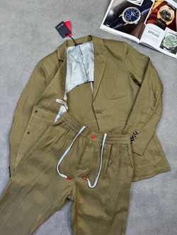 Льняной костюм Kiton
