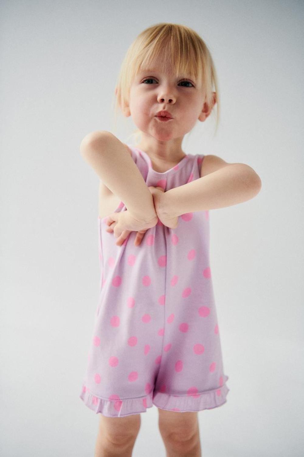 ZARA КОМБИНЕЗОН С ВОЛАНАМИ И ПРИНТОМ, ЦВЕТ МАЛЬВЫ