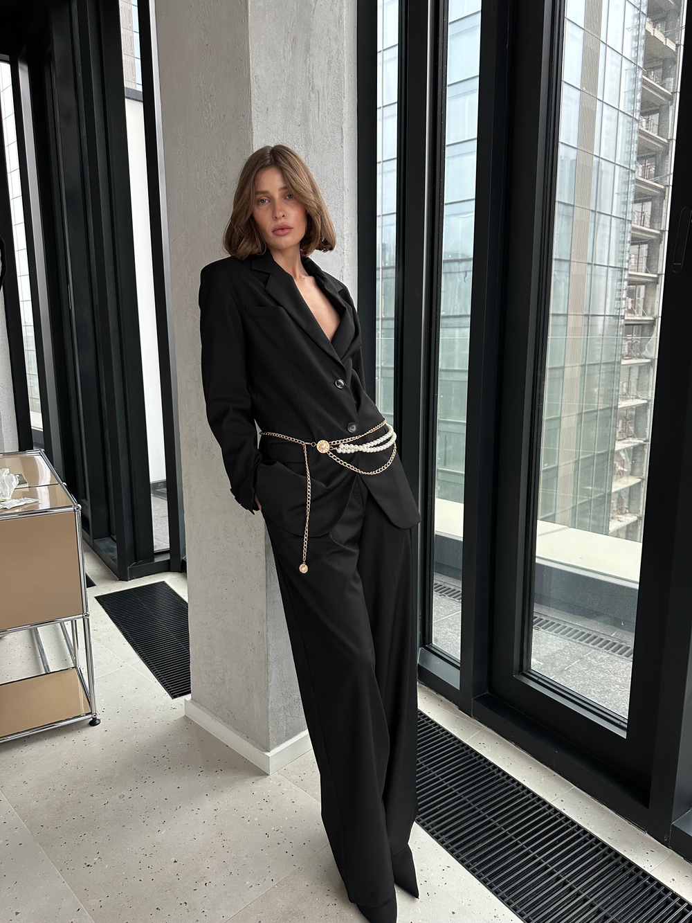 Брюки из вискозы на заниженной талии черные