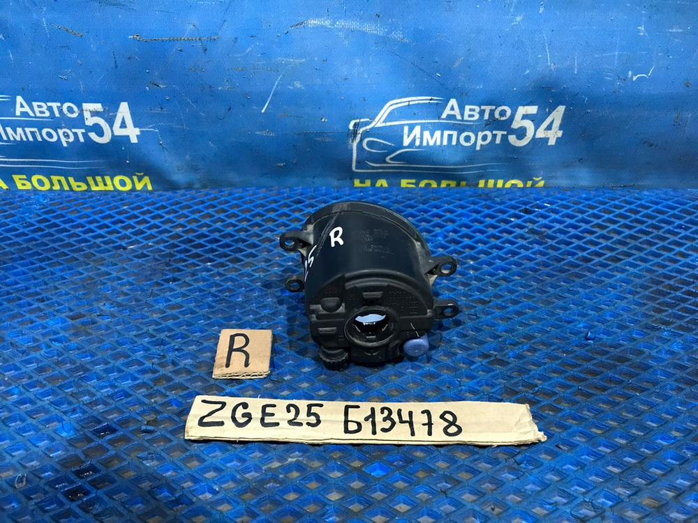 Туманка правая TOYOTA WISH 2009-2012