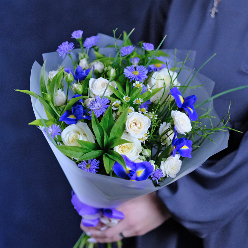 Купить Букет с астрами и белыми розами #656