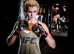 UFC Перчатки MMA для спарринга 8 унций черные S/M