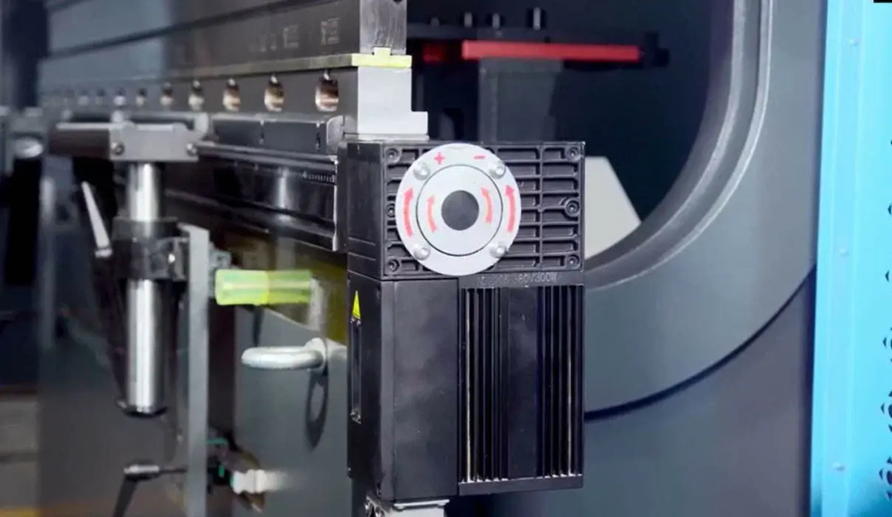 Гидравлический листогибочный пресс с ЧПУ B-Power P 100/2500